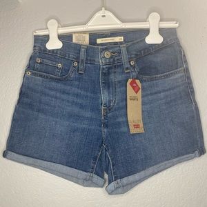 Levi’s Mid-length shorts